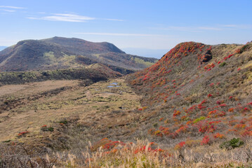 大分県のくじゅう連山、星生山中腹の紅葉と扇ヶ鼻