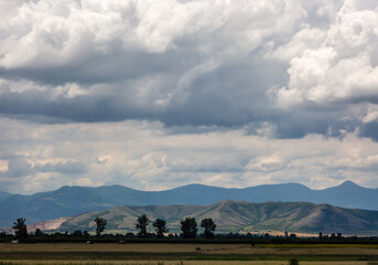 Obraz premium Mountain,field and dramatic sky