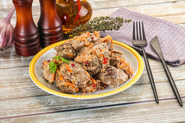 Chicken liver with cream and carrot
