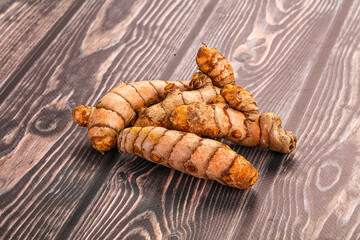 Fresh raw asian tumeric roots