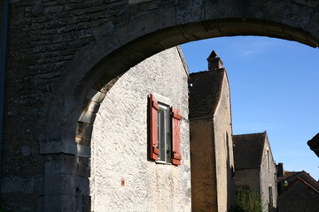 Fototapeta premium Stone archway in a traditional village in the south of France