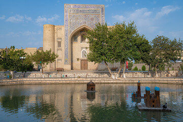 Obraz premium Khanaka Nadir-Divan-Beghi on a sunny September morning. Lyabi Khause Square, the historical center of Bukhara