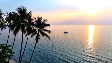 Obraz premium Beautiful sunset at Lipa Noi Beach on Koh Samui, Thailand. 