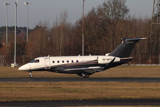 9H-JFX, Flexjet Malta, Embraer Praetor 600, arriving at London Stansted Airport, Essex, UK in December 2025