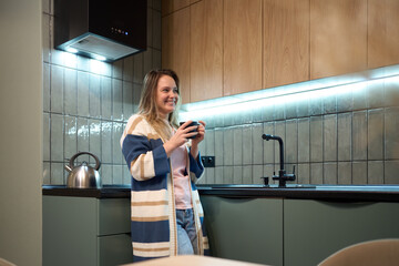 Freelancer evening routine with warm drink in modern kitchen