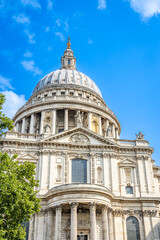 Obraz premium A majestic view of the dome of St. Paul’s Cathedral on a sunny day in London