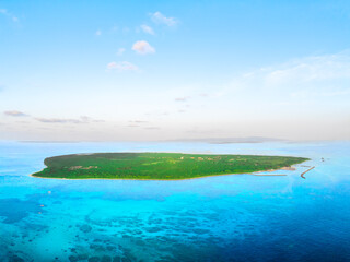 Obraz premium 竹富島の朝焼け（沖縄県竹富町）