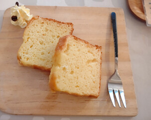 週末カフェで、生クリームパウンドケーキ
