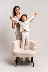 a newborn baby in its mother's arms, the mother soothes the baby before bedtime by rocking it to sleep