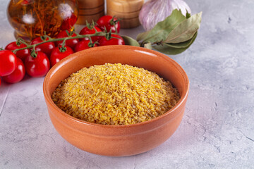 Raw dry bulgur wheat cereal