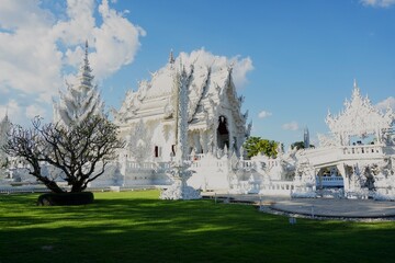 The famous White Temple in Chiang Rai. A masterpiece of contemporary Buddhist art and a must-visit destination for travelers.