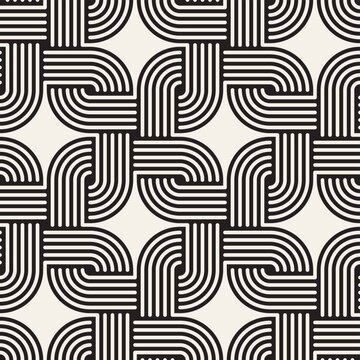 Vector seamless subtle lattice pattern. Black and white geometric pattern with interlocking curved lines forming chain shapes. The design is symmetrical and creates a repetitive, rhythmic effect.