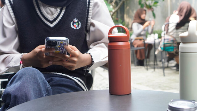 A girl and her tumbler ini cafe