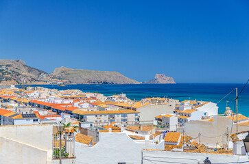 Obraz premium Altea old town aerial view with typical white houses traditional buildings, Altea bay Mediterranean Sea azure water, Morro de Toix and Ifac mountain in sunny day, Altea city historical centre, Spain
