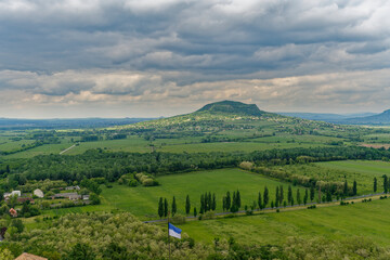 Blick zum Tafelberg Szent György-hegy mit seinen Weinbergen und der Landschaft am Nordbalaton von...