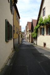 Fototapeta premium Historischer Ortskern der Winzergemeinde Thüngersheim am Main im Abendlicht, Landkreis Main-Spessart, Unterfranken, Bayern, Deutschland