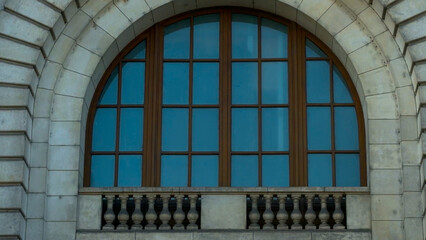 Obraz premium Street architecture in the historic center of Paris, France, October 14, 2025