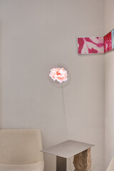 Naklejka premium Calm Cozy Setting, Charming Workspace Featuring Soft Pink Lighting And Comfortable Furniture