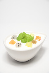 ヨーグルトとミントにダイスカットミックス