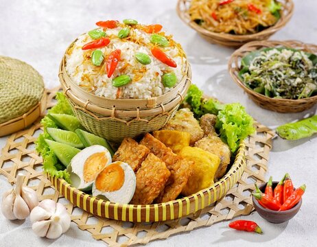 Nasi Liwet Sunda. Sundanese liwet rice is a rice dish cooked in a special way using various spices and herbs.