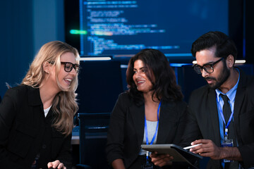 During a large strategy summit, an Indian manager asks about AI-driven digital transformation. The diverse team discusses sustainable ESG goals and future tech.