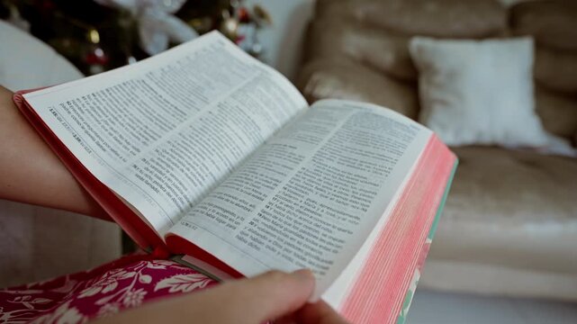 Intimate Bible Study by Candlelight - Peaceful Evening Devotion