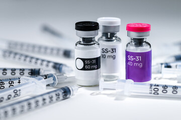 Close up of SS31 Glass Vial with Single Use Syringe