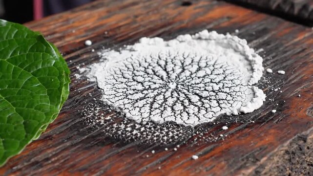 The Mesmerizing Crackle Effect Hidden in This Traditional Asian Treat