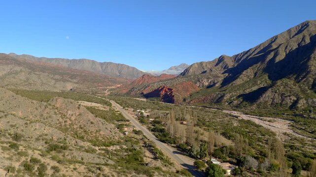 Valley section of the Cuesta de Miranda, a stretch of Ruta 40 (RN 40) between Villa Uni&oacute;n and Chilecito with Sierras de Famatina and Sa&ntilde;ogasta and the sporadic green patches of vegetation, drone glide