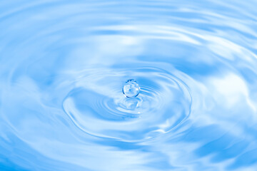 美しい水滴のアクションショット	