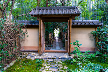 京都、厭離庵の山門