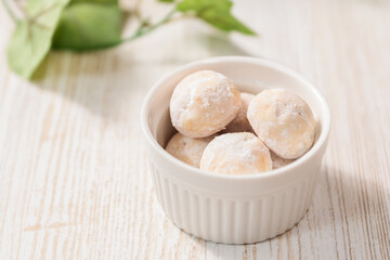 ティータイムのお菓子スノーボール　クッキー 　Snowball Cookies for Tea Time