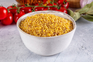 Raw dry bulgur wheat cereal