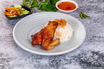Spicy roasted chicken wing with rice