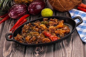 Squid with vegetables in oyser sauce
