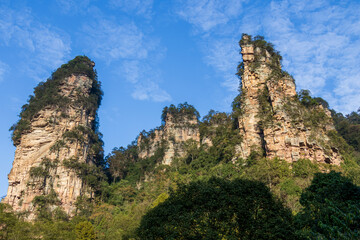 Obraz premium Natural quartz sandstone columns from the Tianzi Mountains (Avatars Mountains) in Zhangjiajie National Forest Park in Hunan, China.
