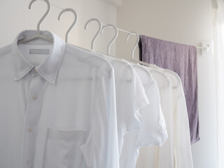 室内に干された洗濯物