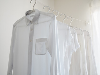 室内に干された洗濯物