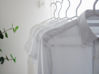 室内に干された洗濯物