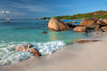 Seychelles - Praslin island - Anse Lazio beach bordered by granite boulders © tracker