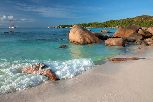 Seychelles - Praslin island - Anse Lazio beach bordered by granite boulders