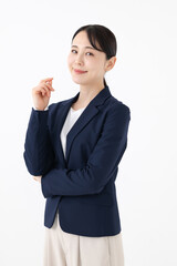 スーツを着た女性