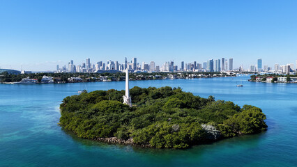 Obraz premium Flagler Memorial At Miami Beach In Florida United States. Scenic Highrise Buildings. Beautiful Skyline. Big City Landscape. Flagler Memorial At Miami Beach In Florida United States. Urban Beach.