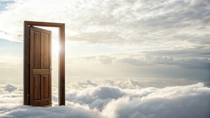Offene Holzt&uuml;r im Himmel &uuml;ber den Wolken mit sanftem Licht