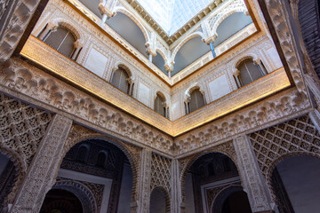 Obraz premium Dolls courtyard in Peter's palace of Seville Alcazar, Spain