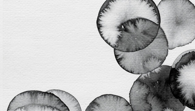 滲みの輪を重ねた静謐な抽象白黒墨絵