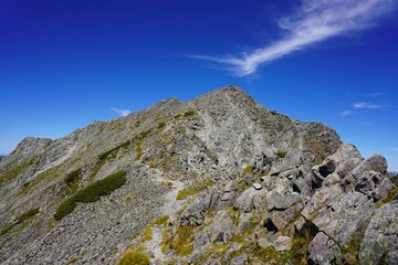 北アルプス　奥穂高岳山頂へと続く登山道