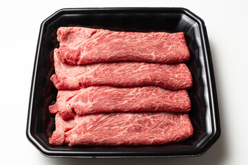 トレーに入った牛肉　白バック
