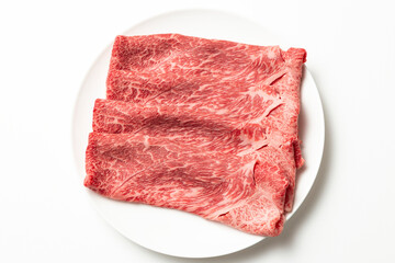 Fototapeta premium 皿に乗った牛肉 白バック