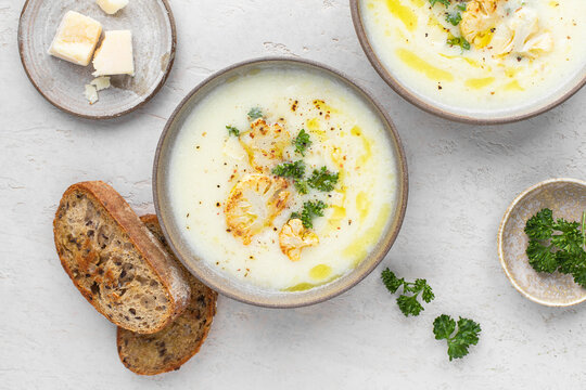 soupe velout&eacute; chou-fleur pomme de terre fait maison cr&eacute;meuse